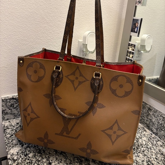 Louis Vuitton Handbags - Louis Vuitton Reverse Monogram Giant Onthego GM – Fair Condition